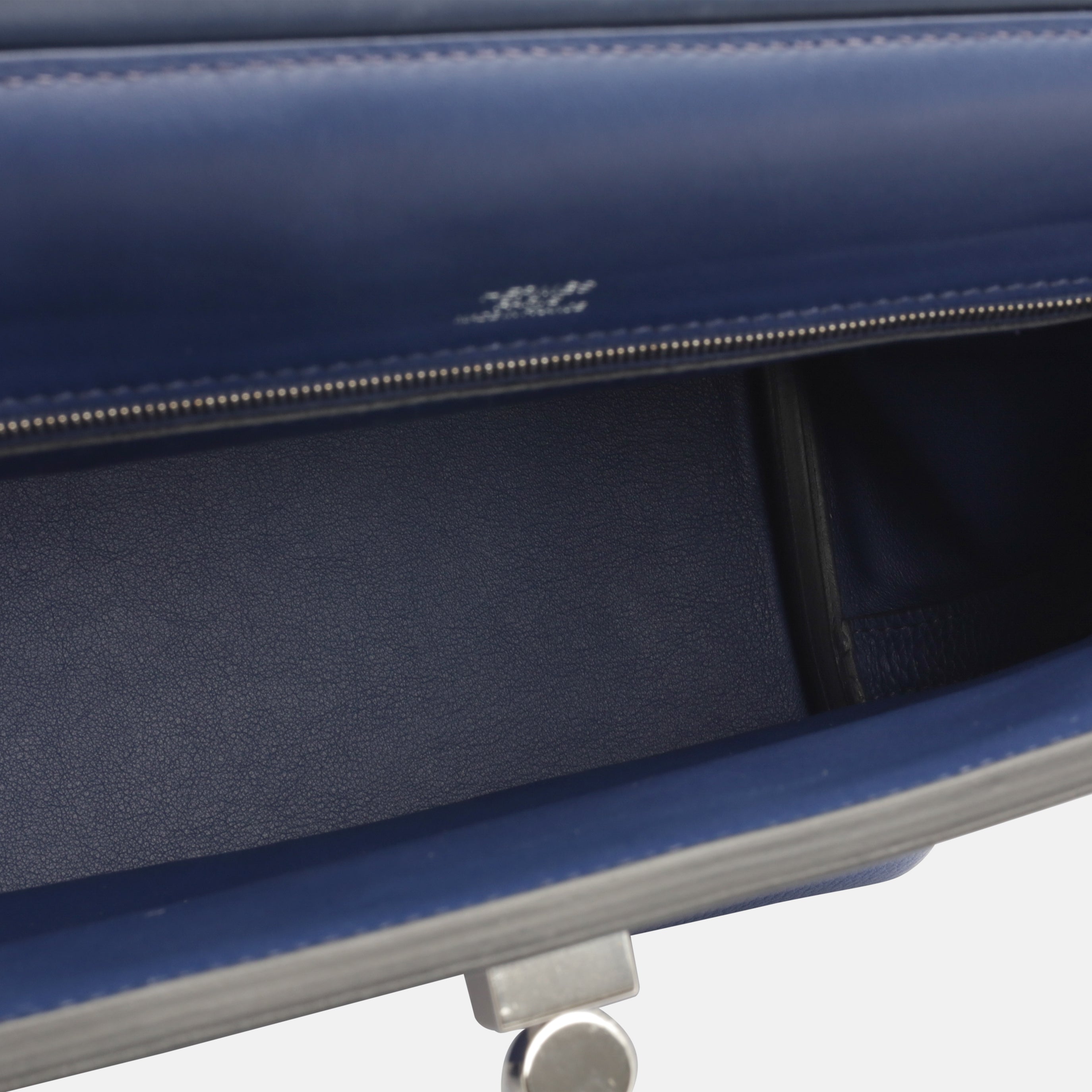 Hermès 24/24 29 Bag in Bleu Marine Togo Leather with Palladium Hardware - Image 4